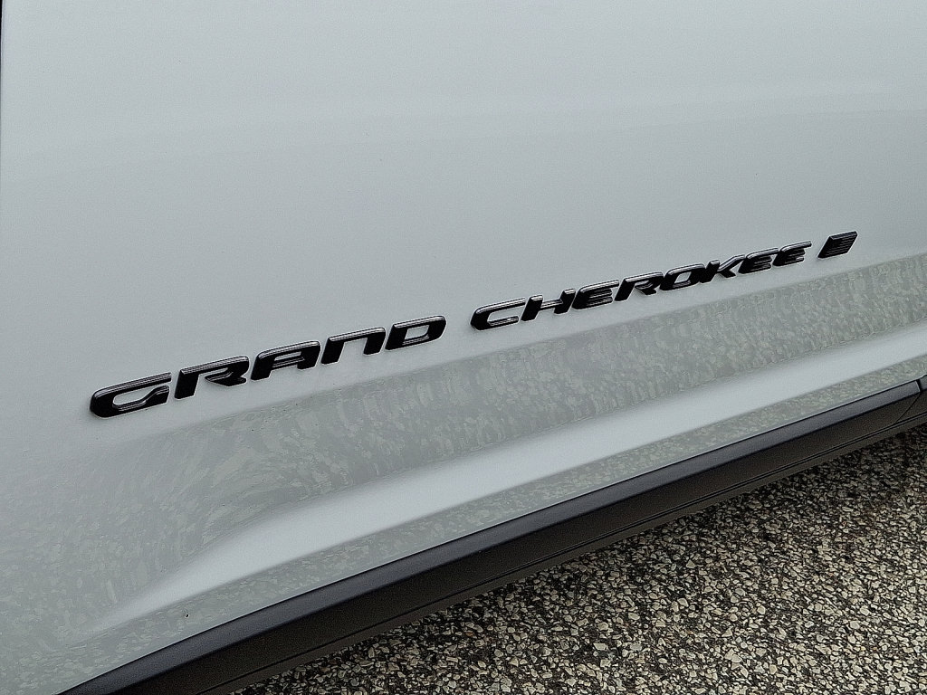 New 2027 Jeep Grand Cherokee Limited AWD/4WD image 5