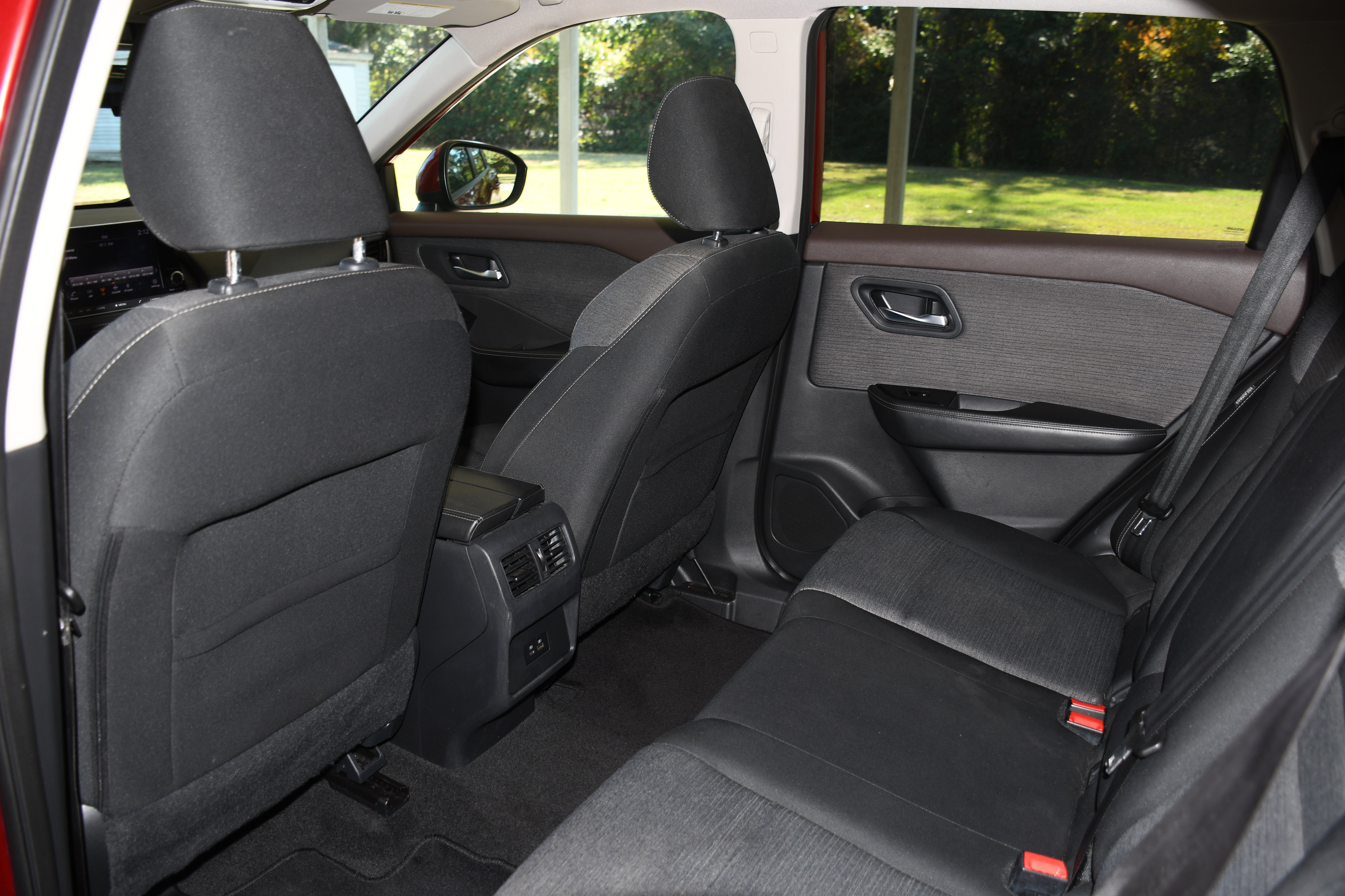 Used 2022 Nissan Rogue SV image 14