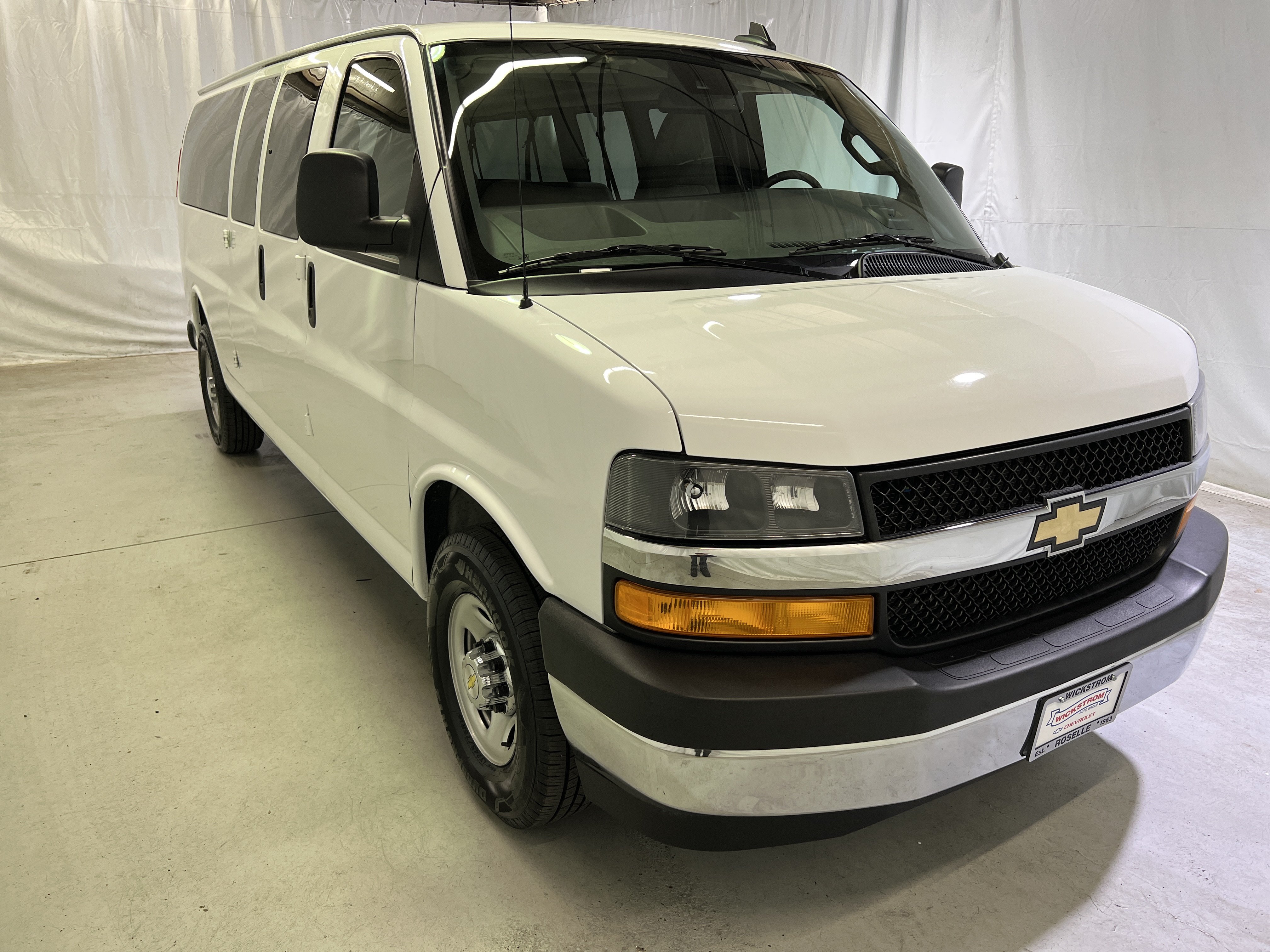 Certified 2025 Chevrolet Express 3500 LT w/ LT Preferred Equipment Group RWD image 2