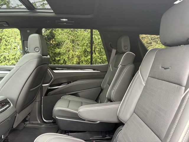 Used 2025 Cadillac Escalade Sport w/ Touring Package image 18