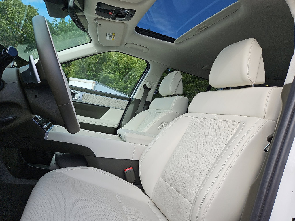 Used 2025 Hyundai Santa Fe Calligraphy image 24