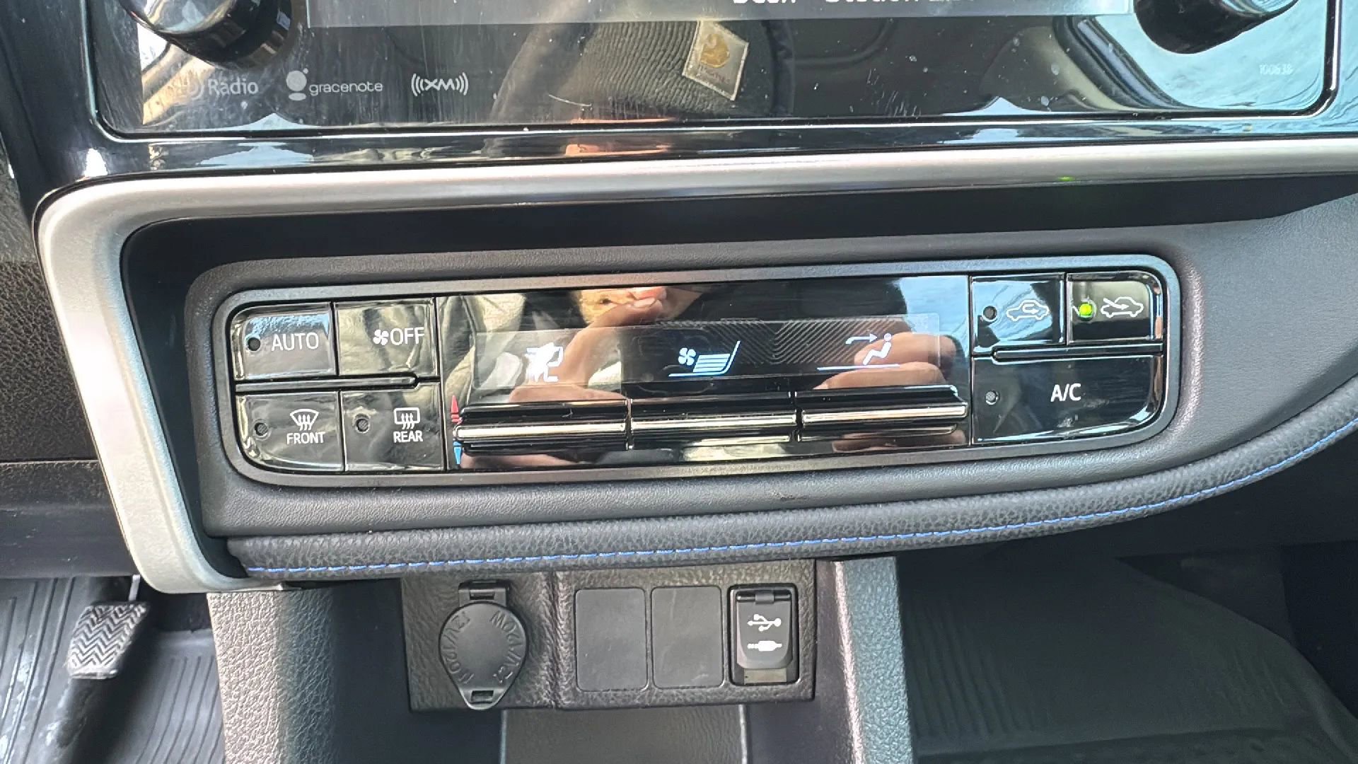 Used 2017 Toyota Corolla SE image 19