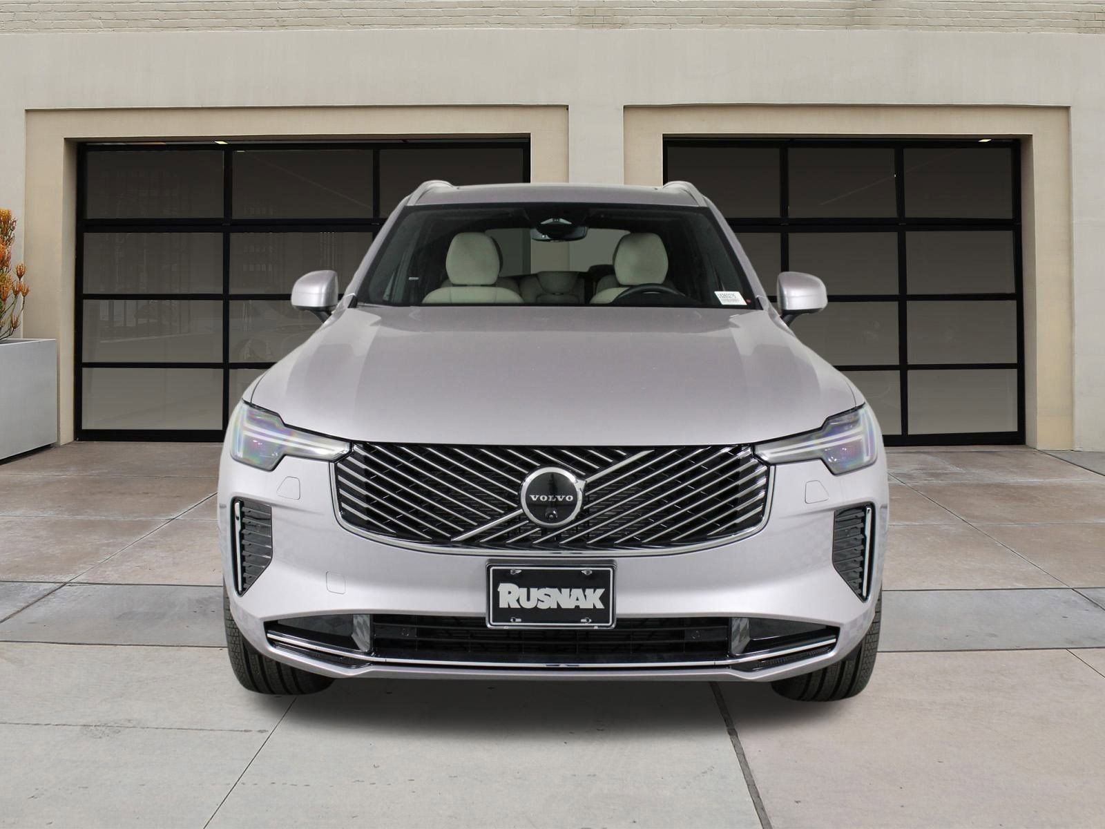 New 2026 Volvo XC90 B5 Plus w/ Protection Package image 2