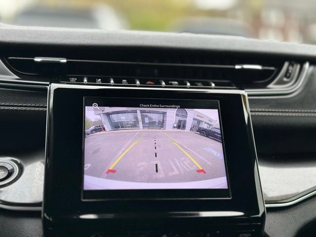 Used 2023 Jeep Grand Cherokee Altitude AWD/4WD image 16