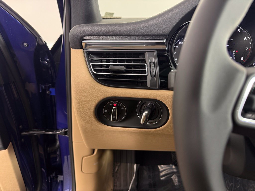 New 2026 Porsche Macan AWD/4WD image 27