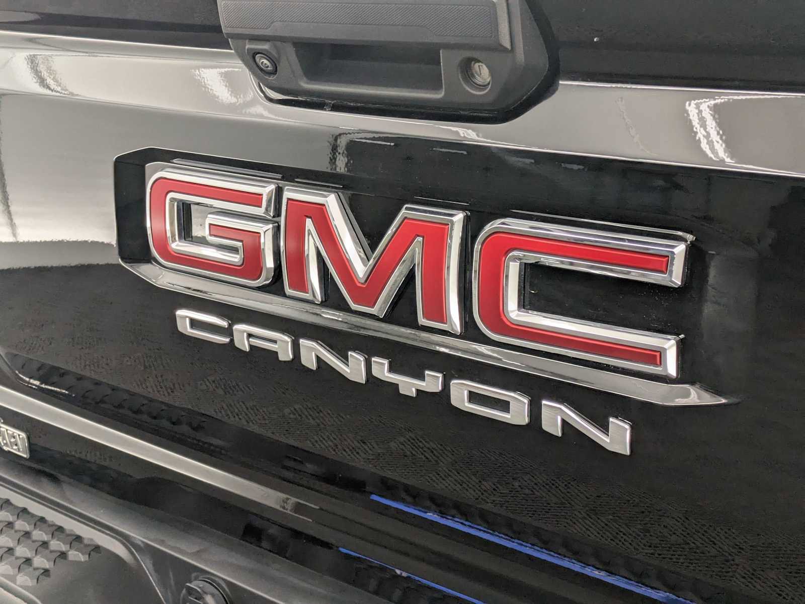 Used 2024 GMC Canyon AT4X w/ AT4X AEV Edition AWD/4WD image 12