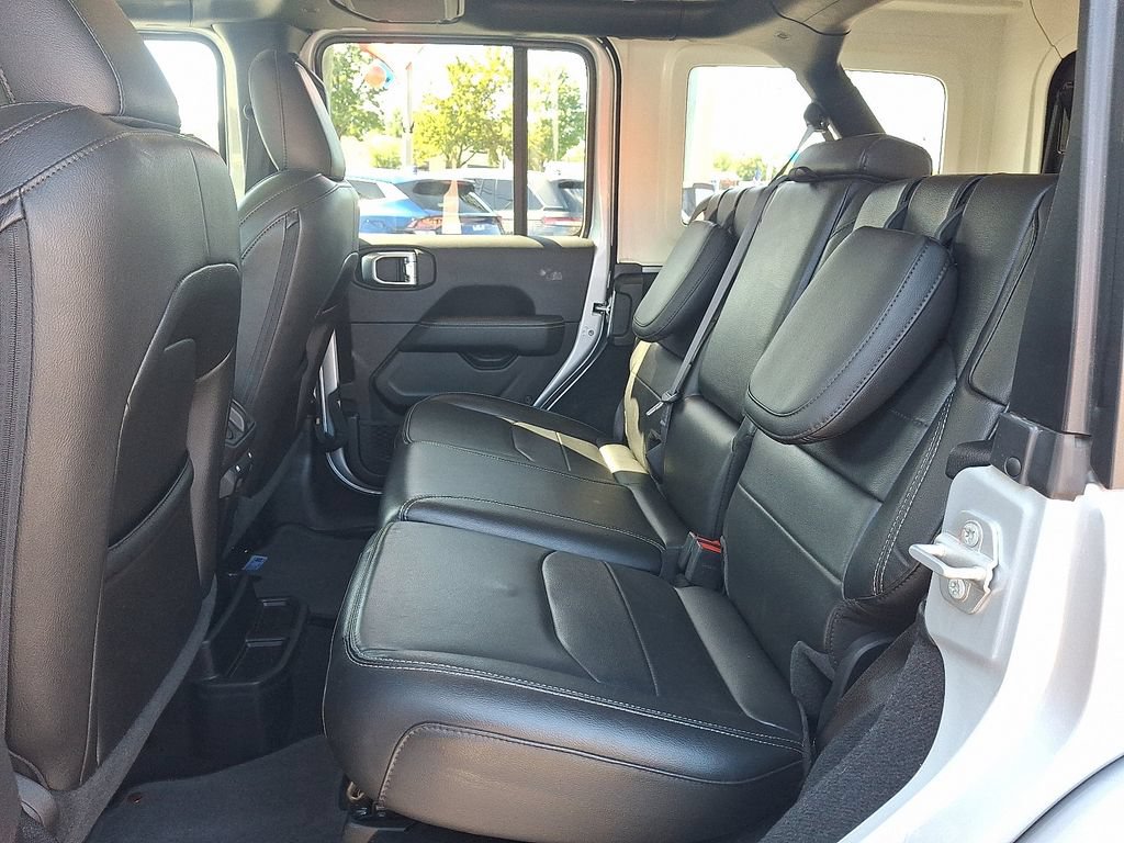 Used 2023 Jeep Wrangler Unlimited Sahara w/ Cold Weather Group AWD/4WD image 11