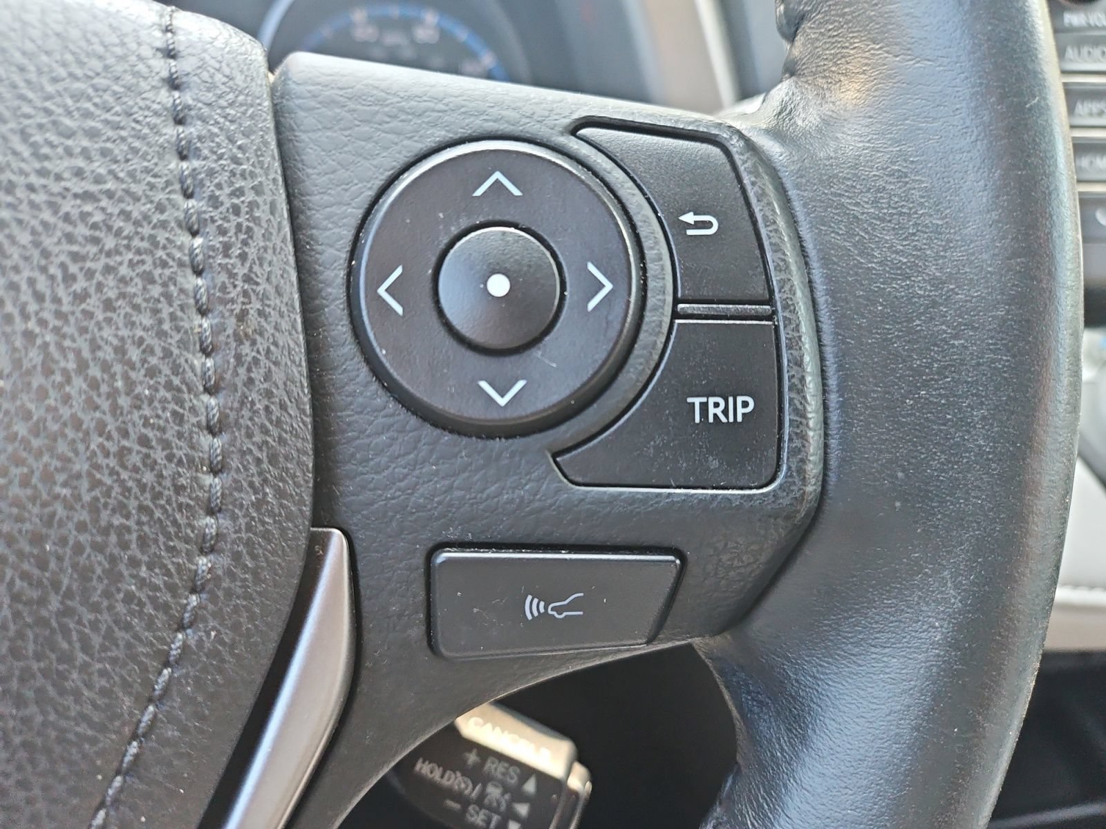 Used 2018 Toyota RAV4 XLE AWD/4WD image 28