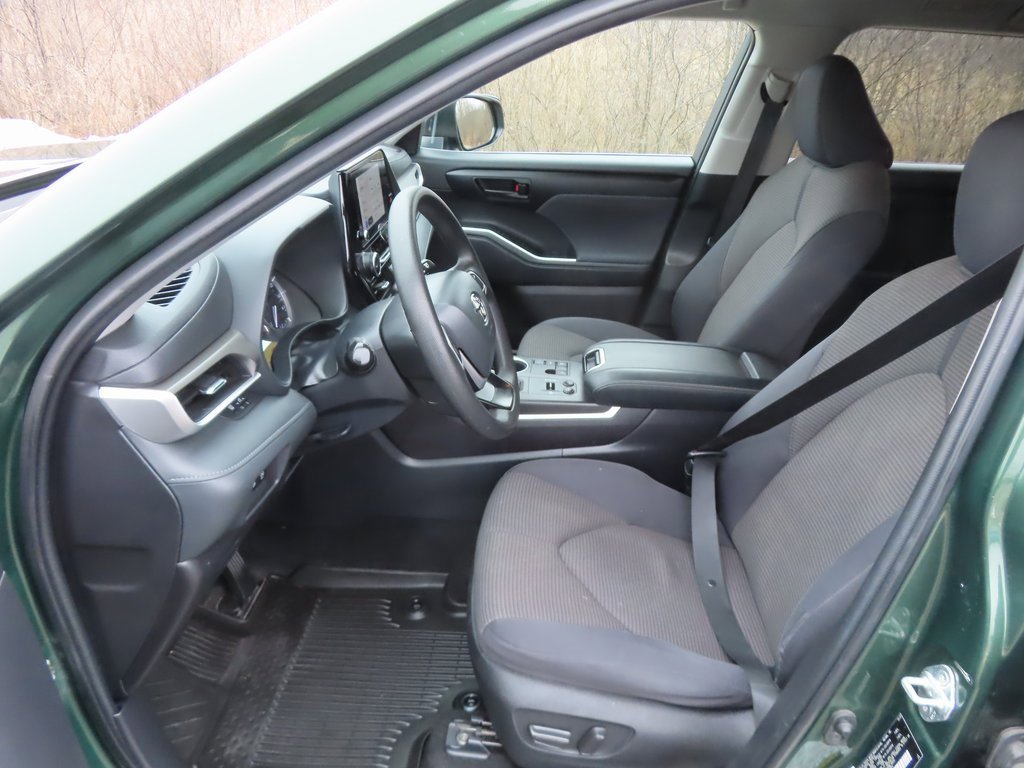 Used 2023 Toyota Highlander L image 26