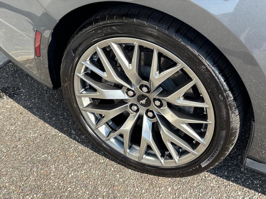 Used 2025 Ford Mustang GT Premium image 27