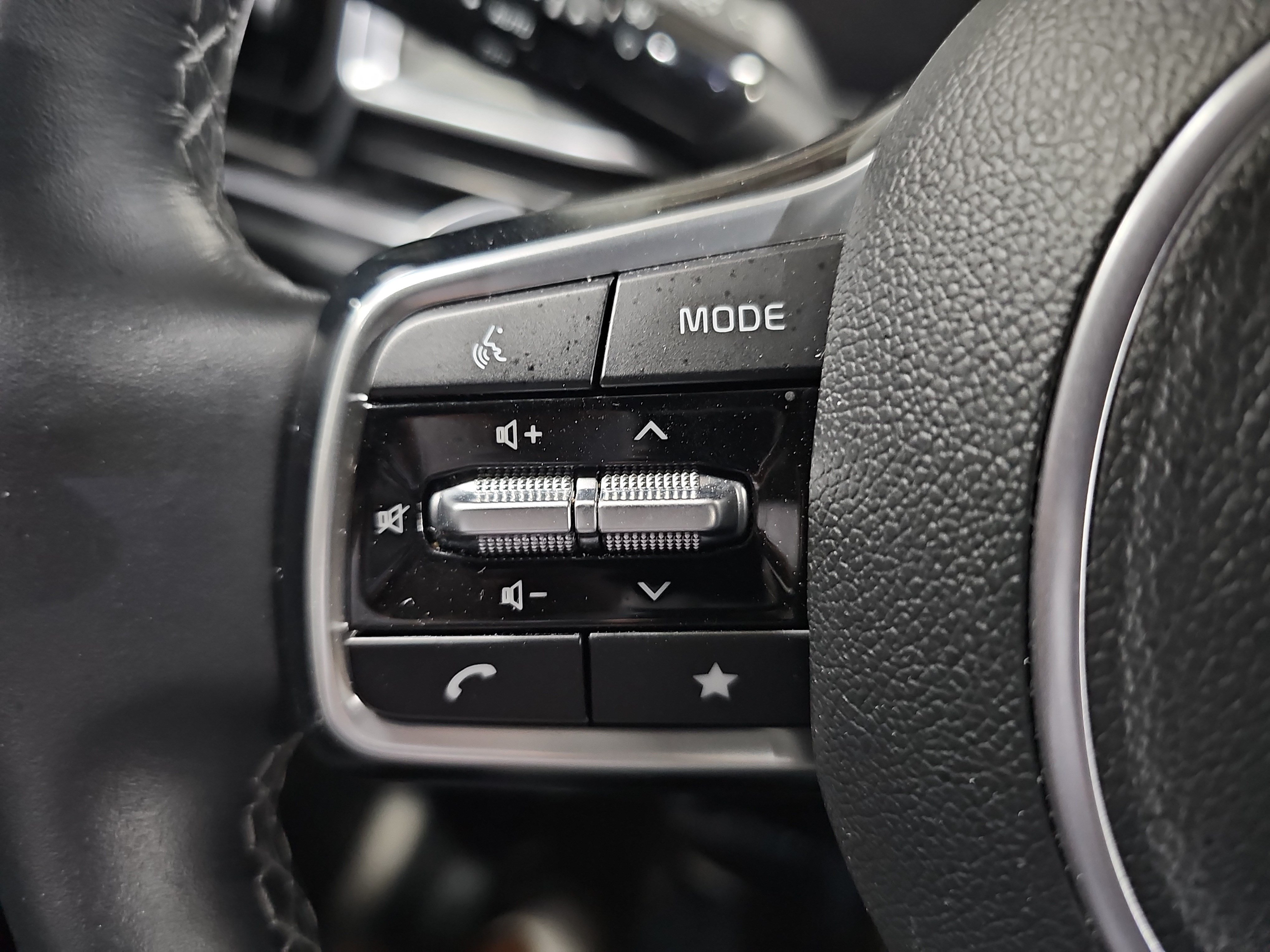 Used 2025 Kia Sorento EX AWD/4WD image 17