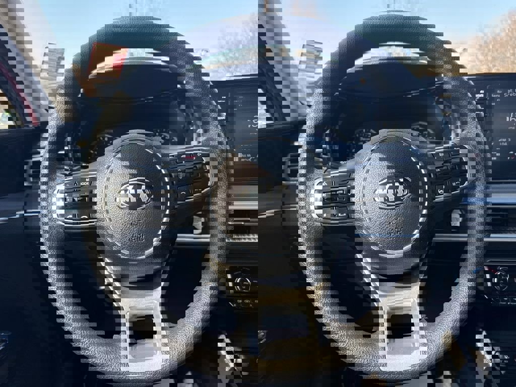 Used 2021 Kia K5 LXS image 12