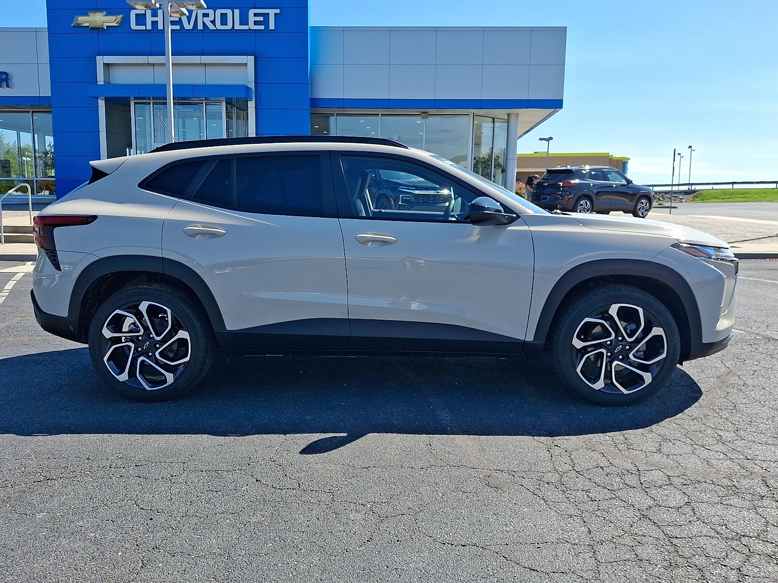 Certified 2026 Chevrolet Trax RS w/ Sunroof Package FWD image 7