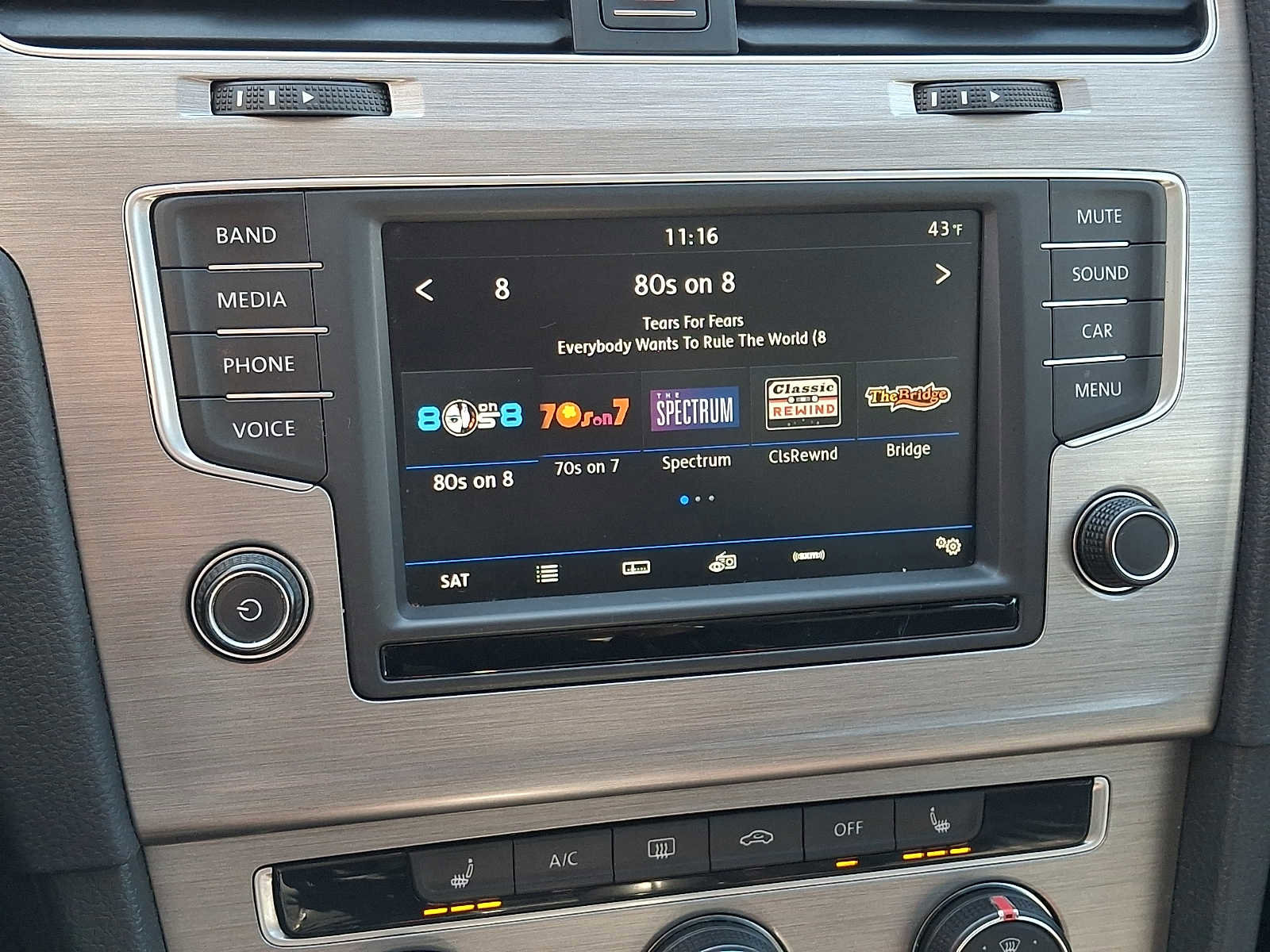 Used 2017 Volkswagen Golf Wolfsburg Edition image 18