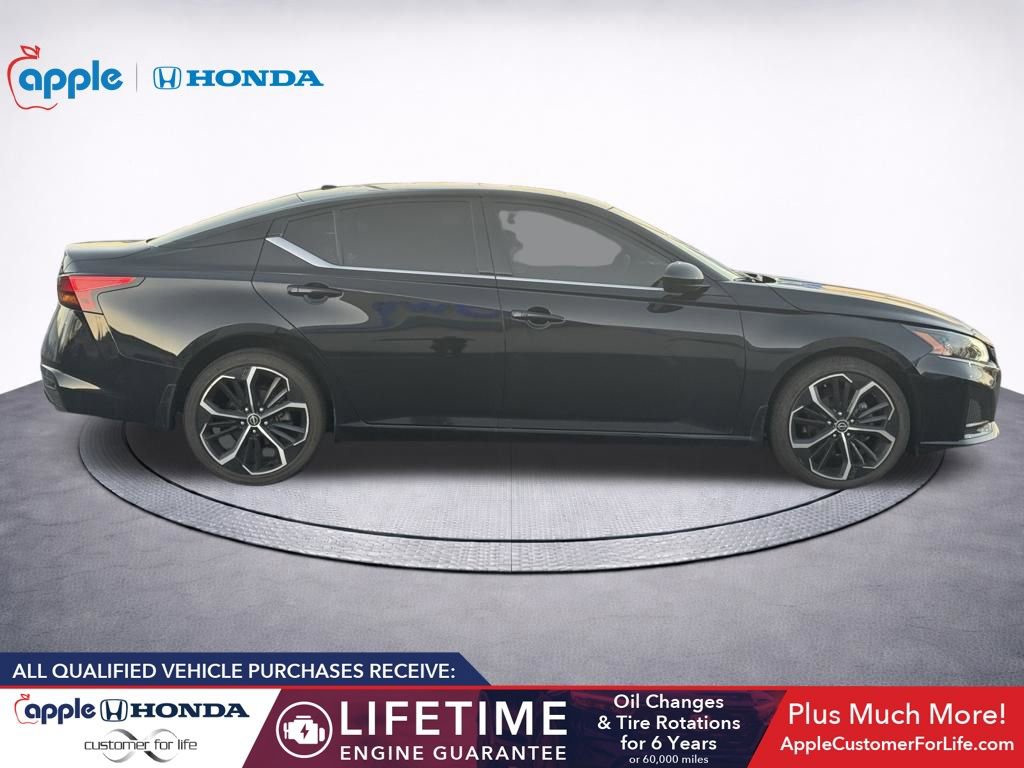 Used 2024 Nissan Altima 2.5 SR w/ SR Premium Package image 8