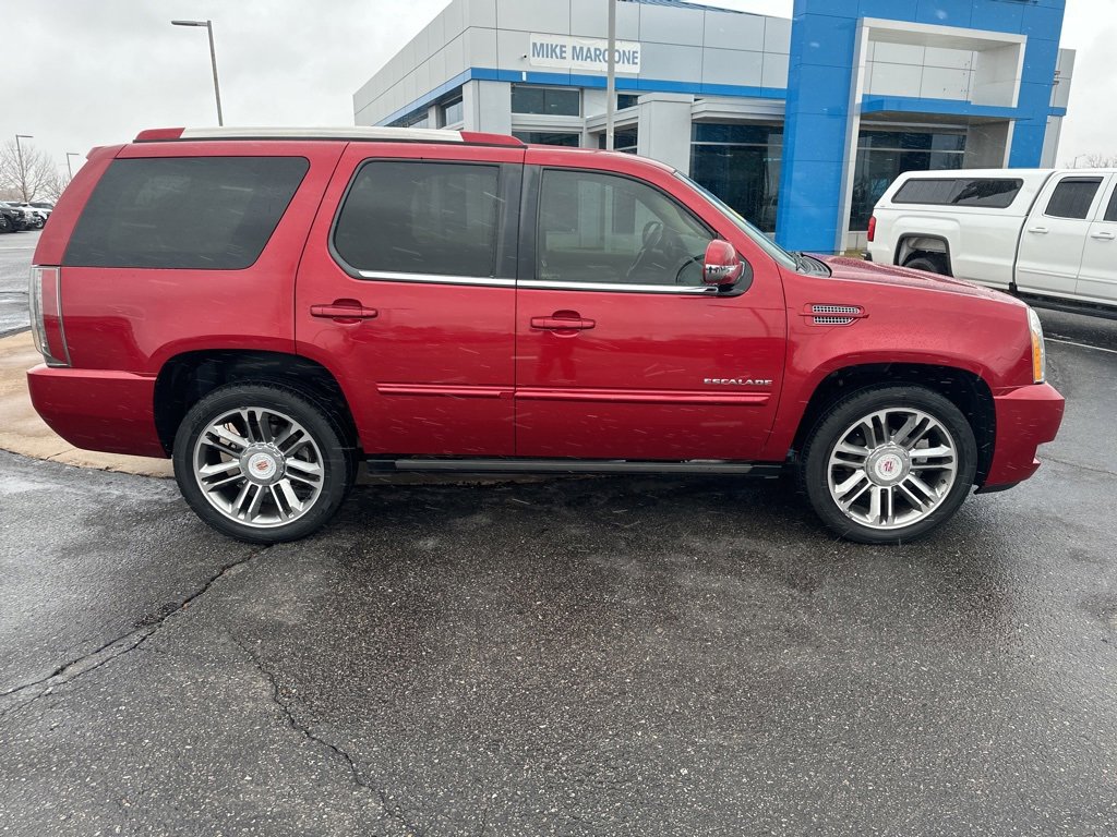 Used 2012 Cadillac Escalade Premium image 41