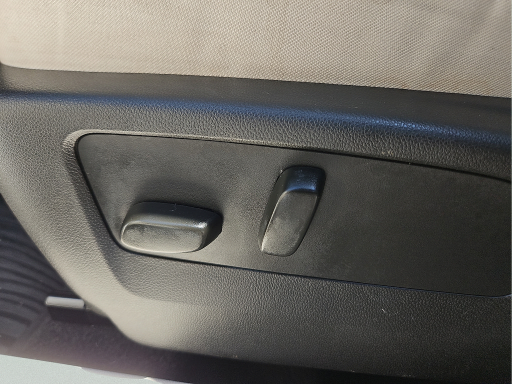Used 2023 Buick Envision Essence AWD/4WD image 14