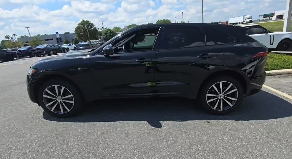 Used 2025 Jaguar F-PACE R-Dynamic S image 5