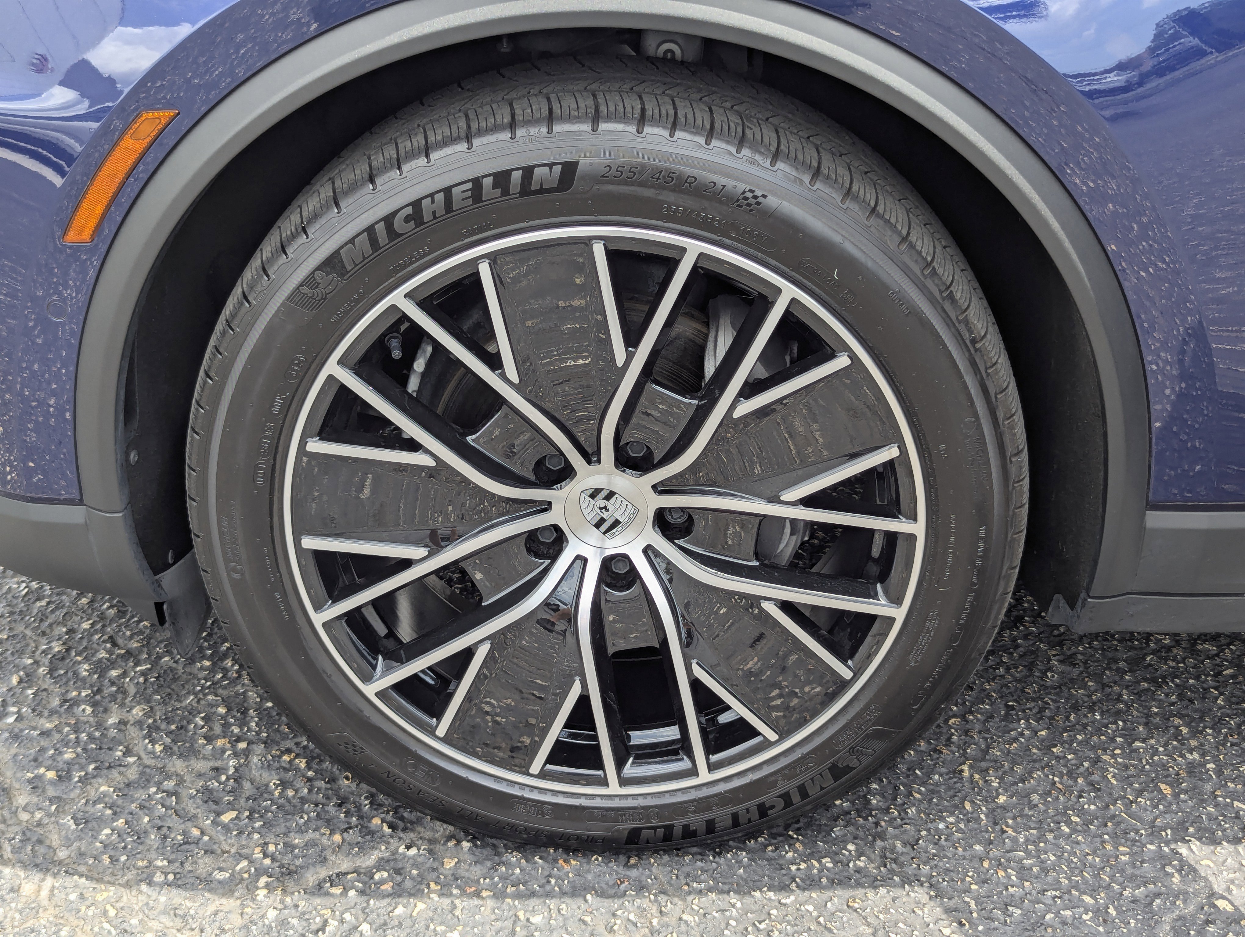 Certified 2025 Porsche Macan Electric RWD image 39