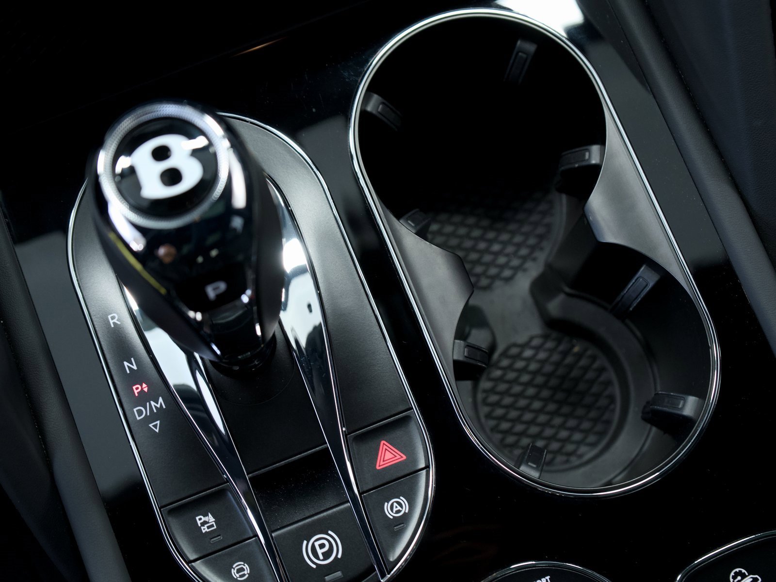 Used 2025 Bentley Bentayga image 37