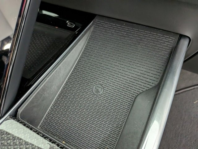 Used 2025 Cadillac Escalade V w/ LPO, ONYX Package image 16