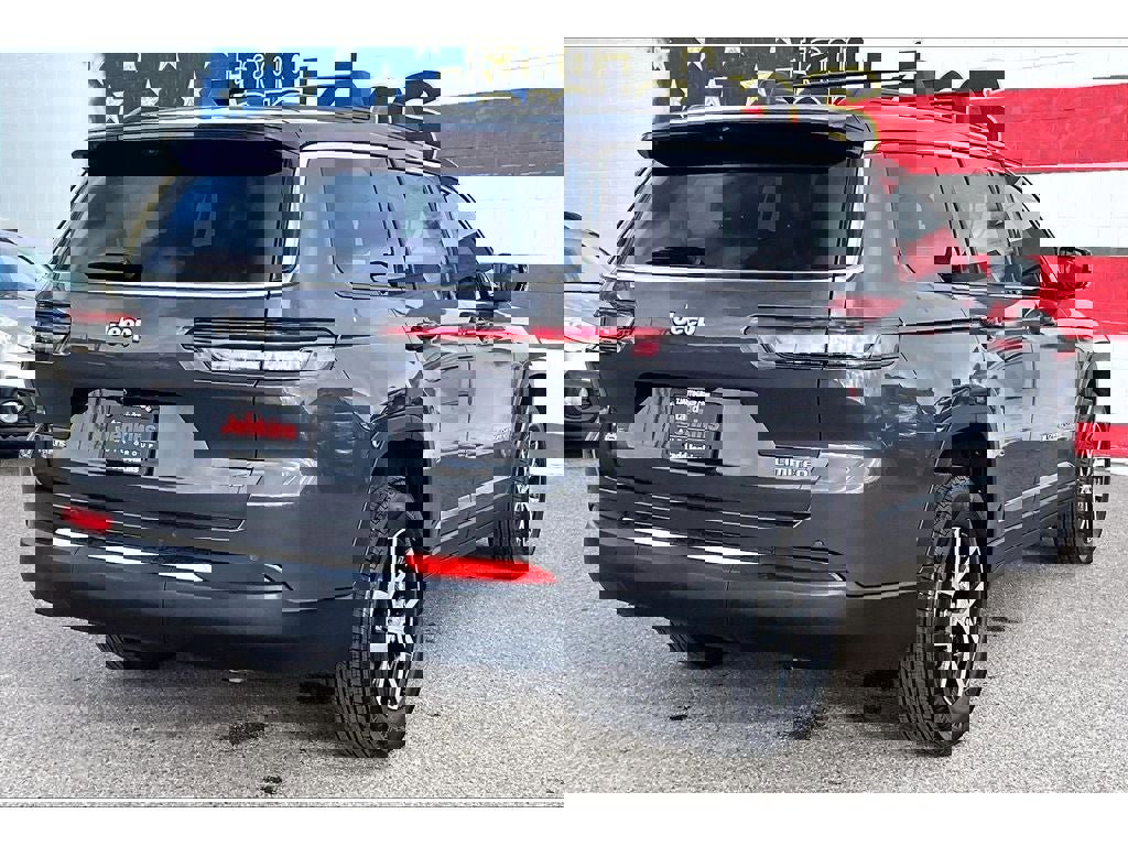 Used 2025 Jeep Grand Cherokee L Limited w/ Luxury Tech Group II image 2