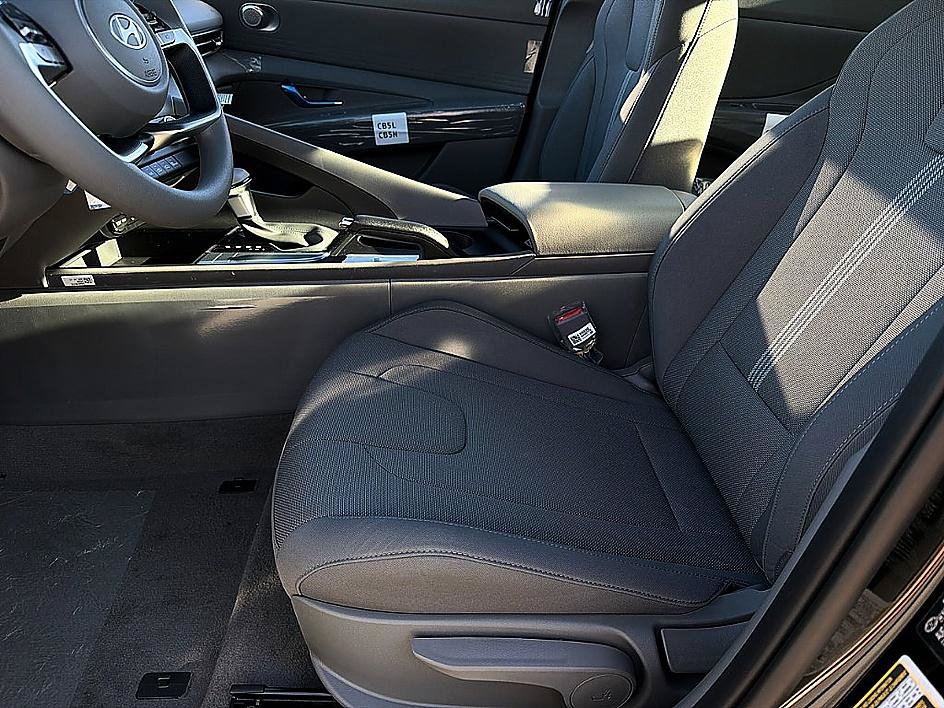 New 2026 Hyundai Elantra SE FWD image 7