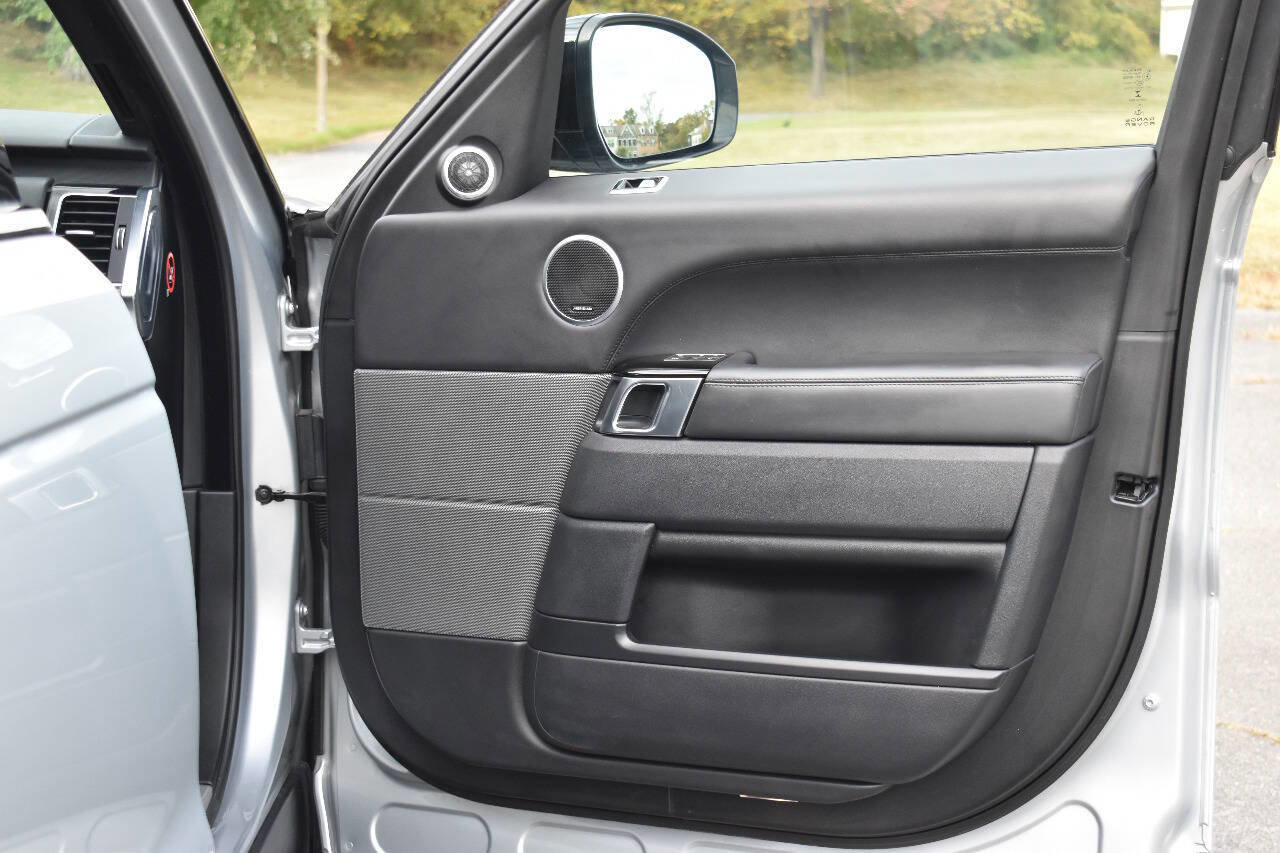 Used 2018 Land Rover Range Rover Sport HSE Dynamic image 10