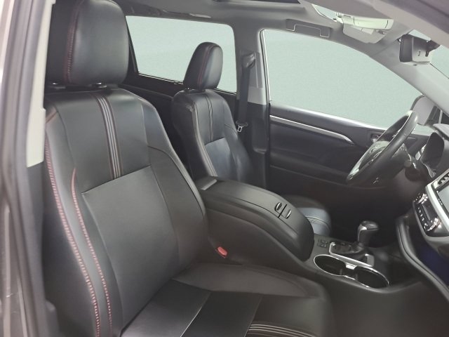 Used 2019 Toyota Highlander SE AWD/4WD image 14