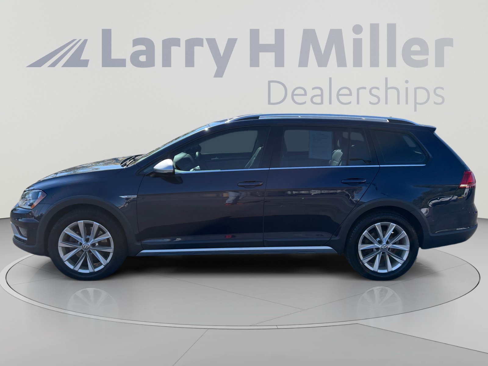 Used 2017 Volkswagen Golf Alltrack SE AWD/4WD image 2