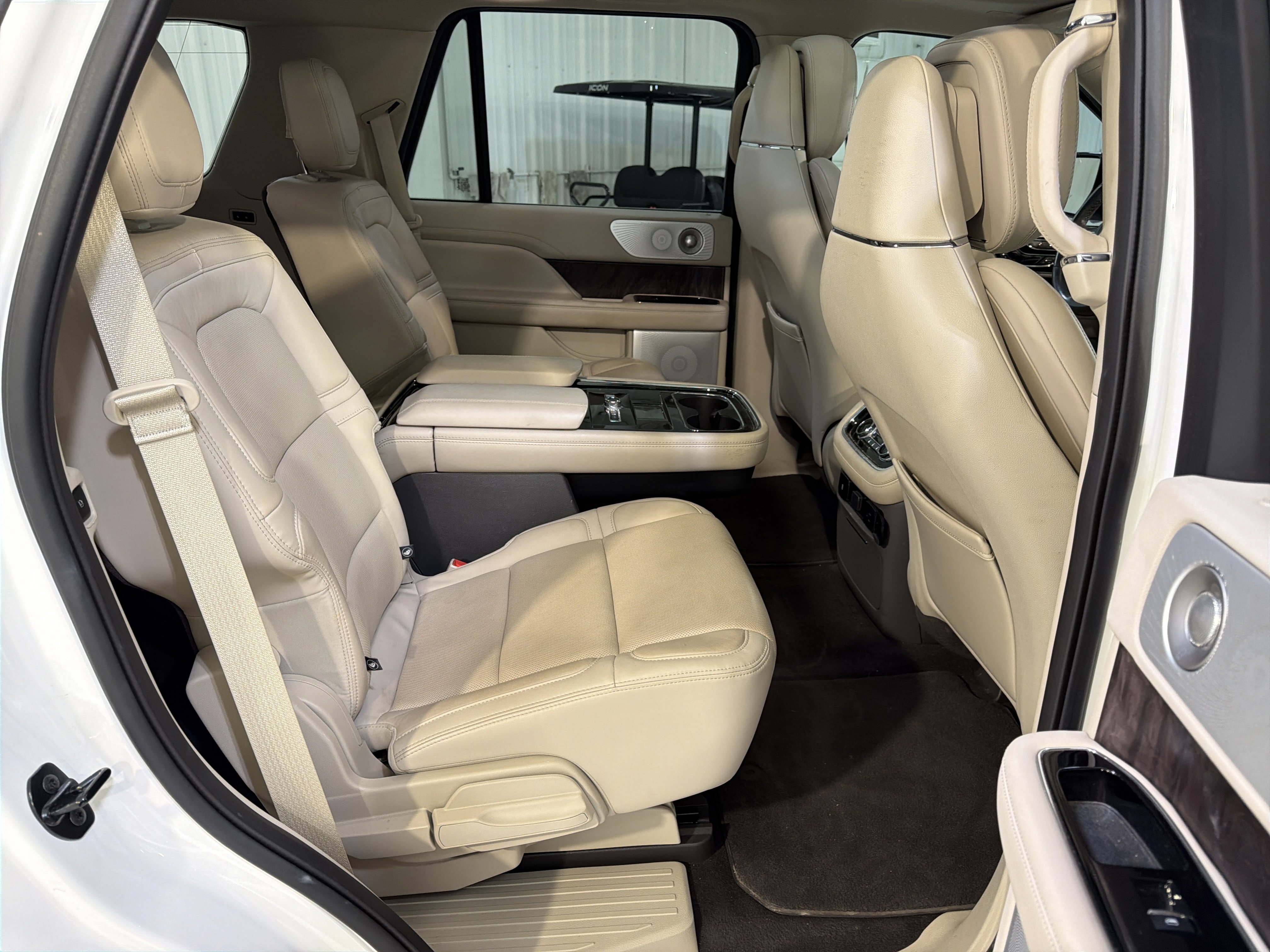 Used 2020 Lincoln Navigator Reserve w/ Luxury Package RWD image 12