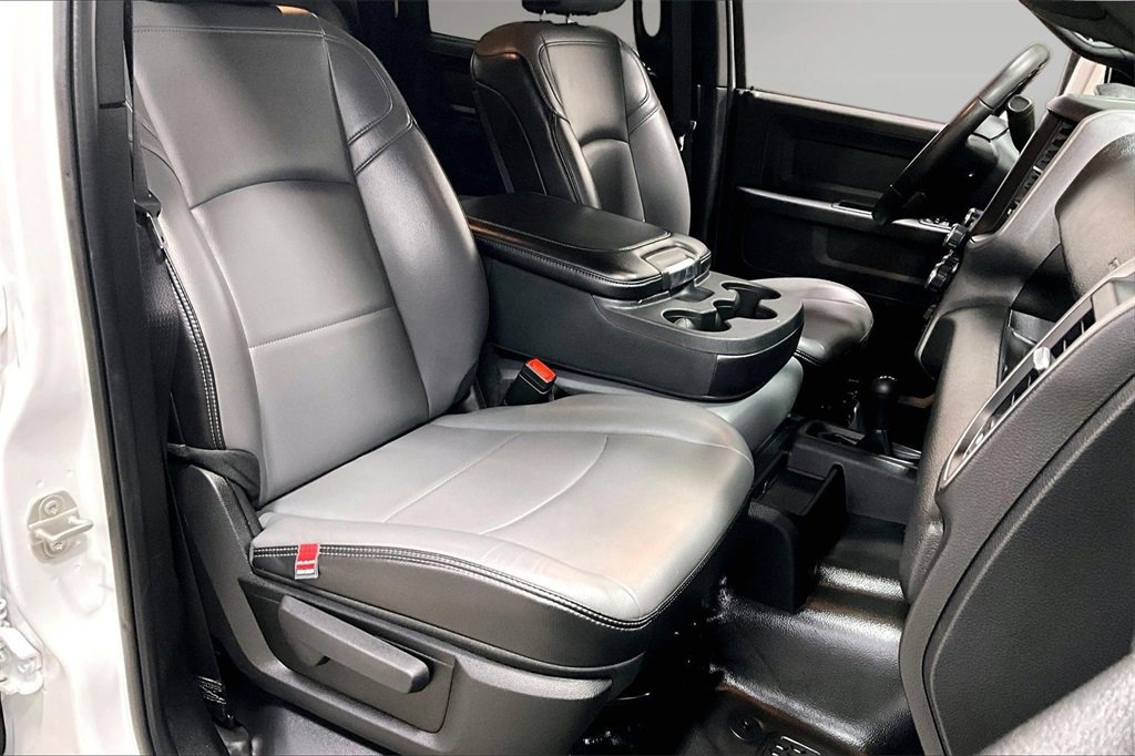 Used 2024 RAM 3500 Tradesman w/ Chrome Appearance Group image 31