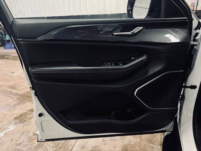 Used 2022 Jeep Grand Cherokee Altitude image 12