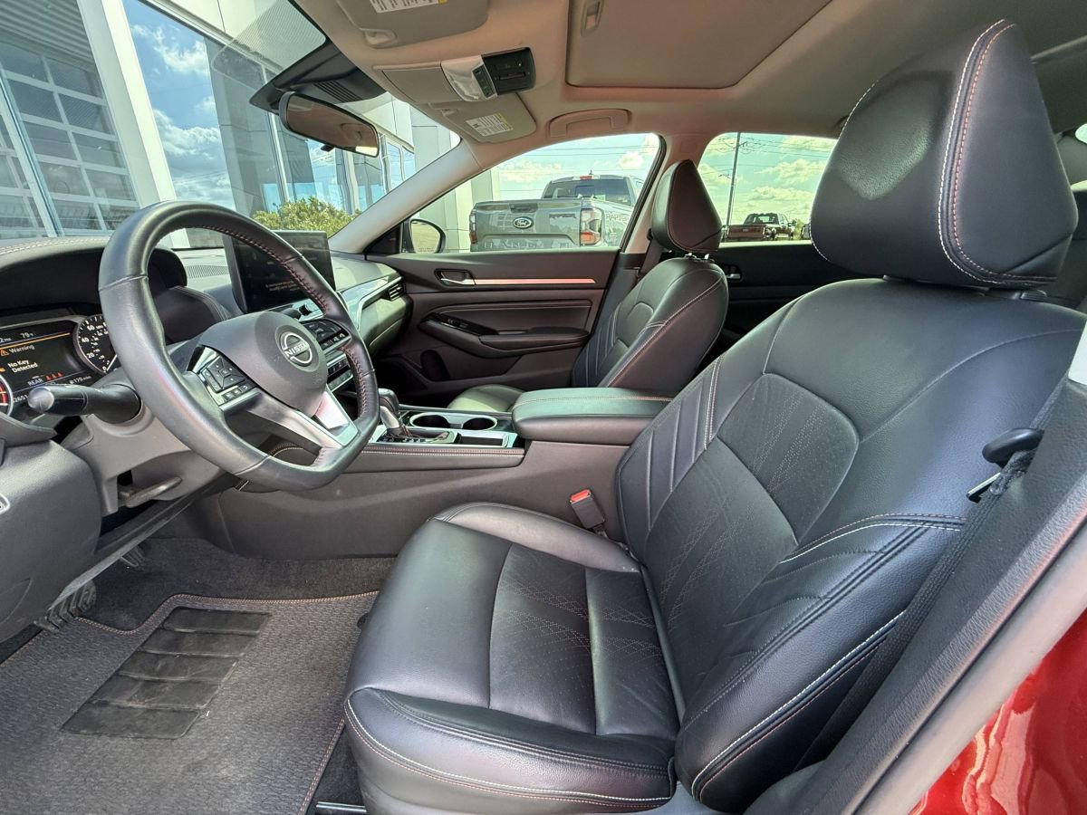 Used 2023 Nissan Altima 2.5 SR w/ SR Premium Package image 11