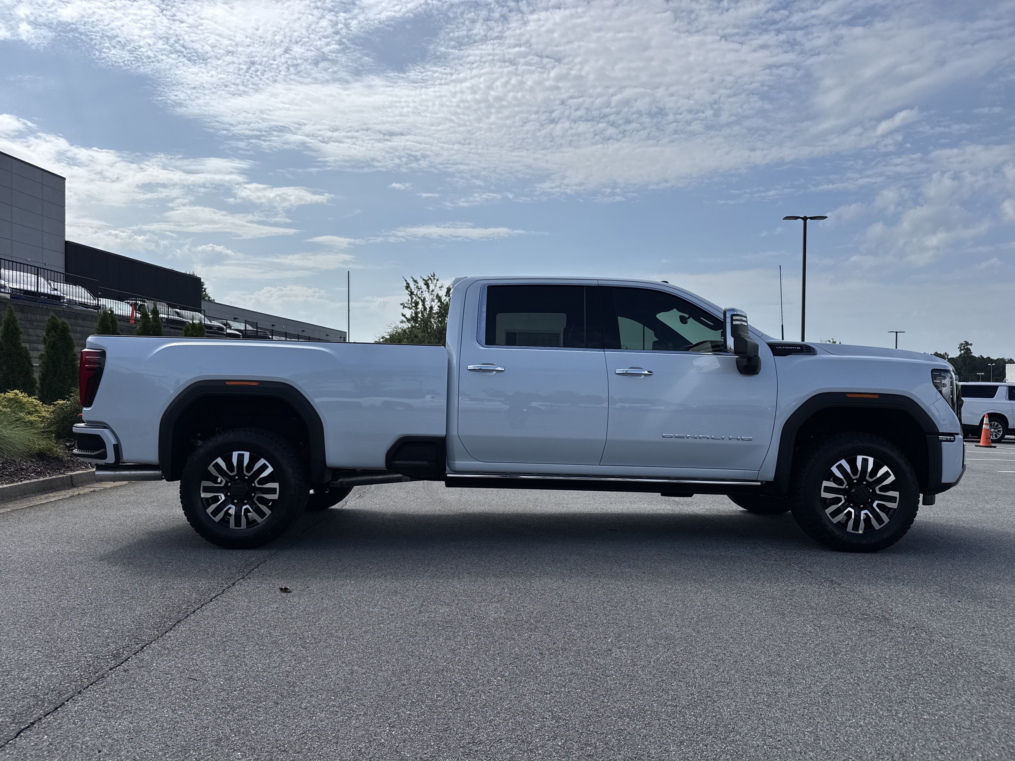 New 2026 GMC Sierra 3500 Denali Ultimate AWD/4WD image 11