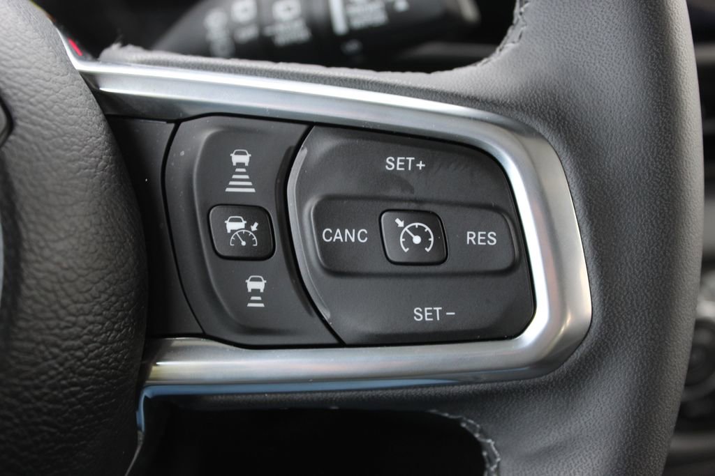 Used 2025 Jeep Wrangler Unlimited Sahara image 27