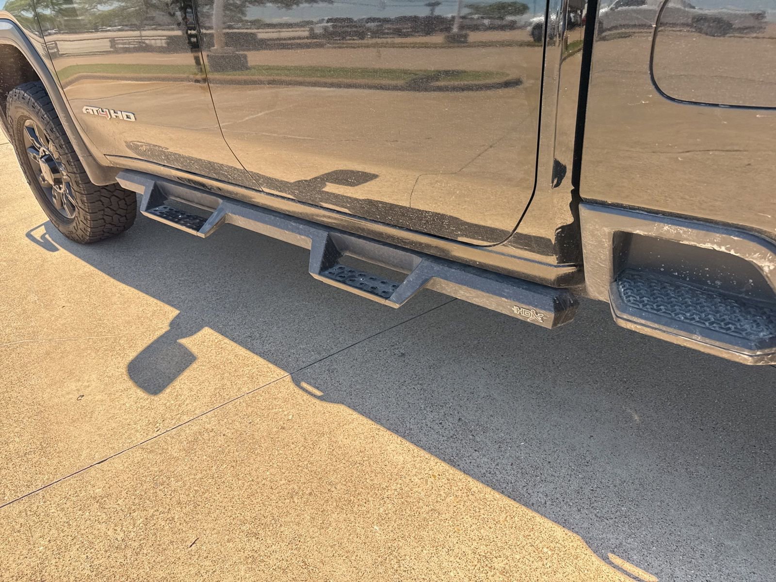 Used 2024 GMC Sierra 2500 AT4 w/ Technology Package image 12