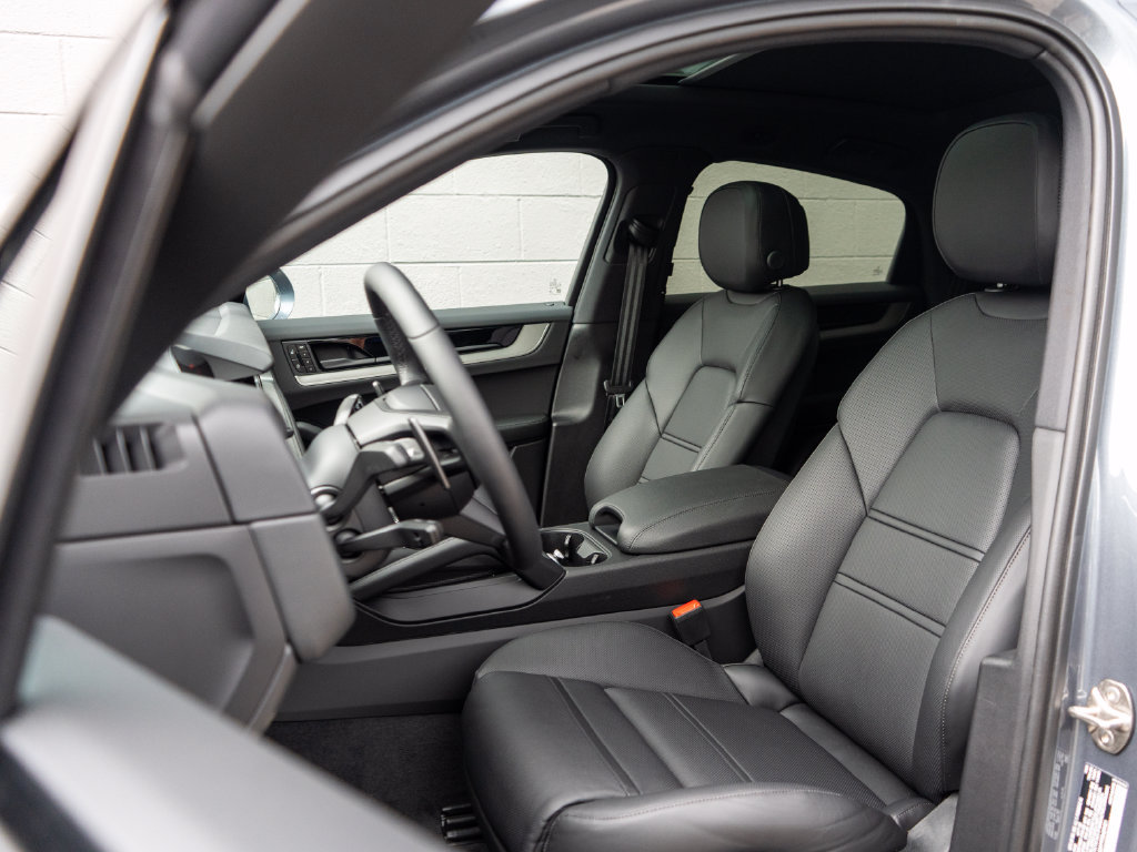 New 2026 Porsche Cayenne Coupe AWD/4WD image 4
