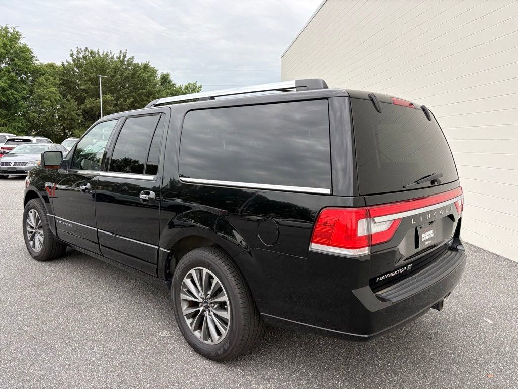 Used 2016 Lincoln Navigator L Select AWD/4WD image 6