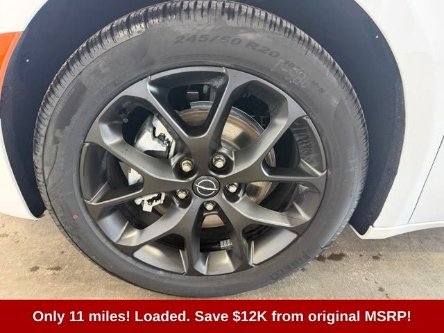 Used 2025 Chrysler Pacifica Limited FWD image 25