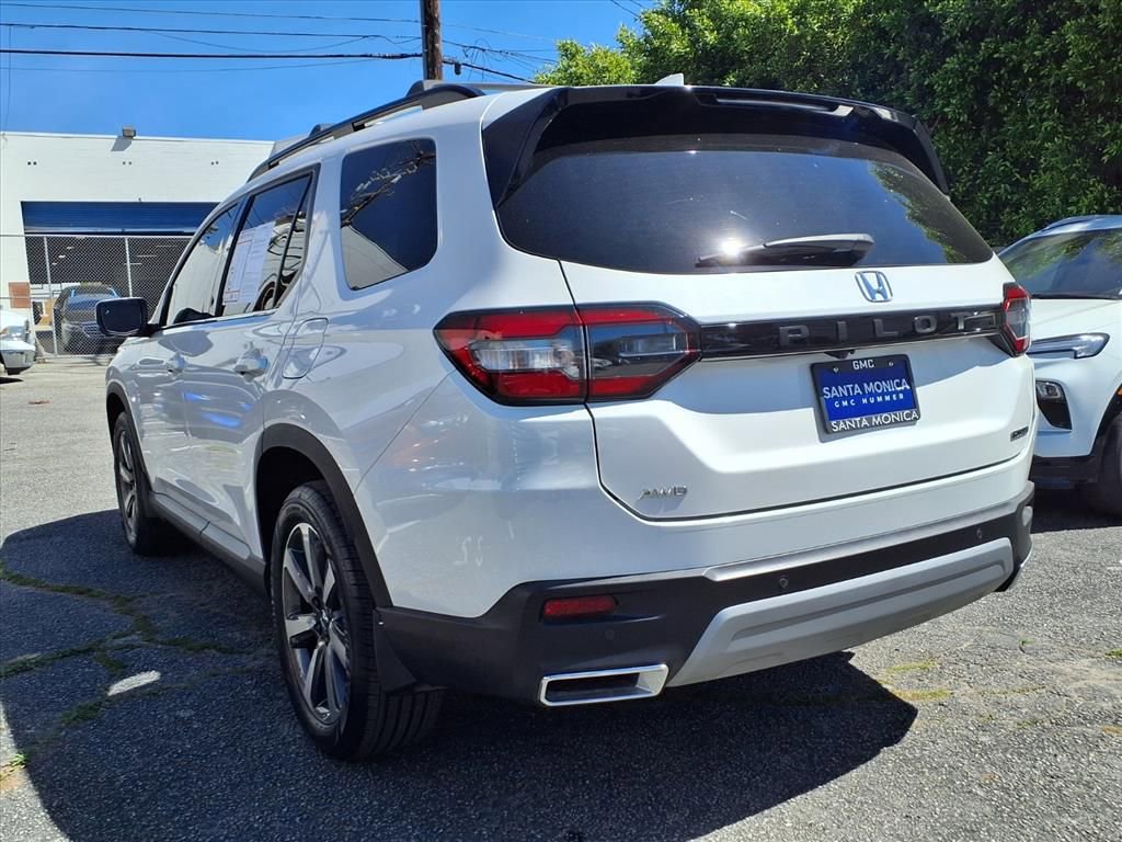 Used 2024 Honda Pilot Touring image 11