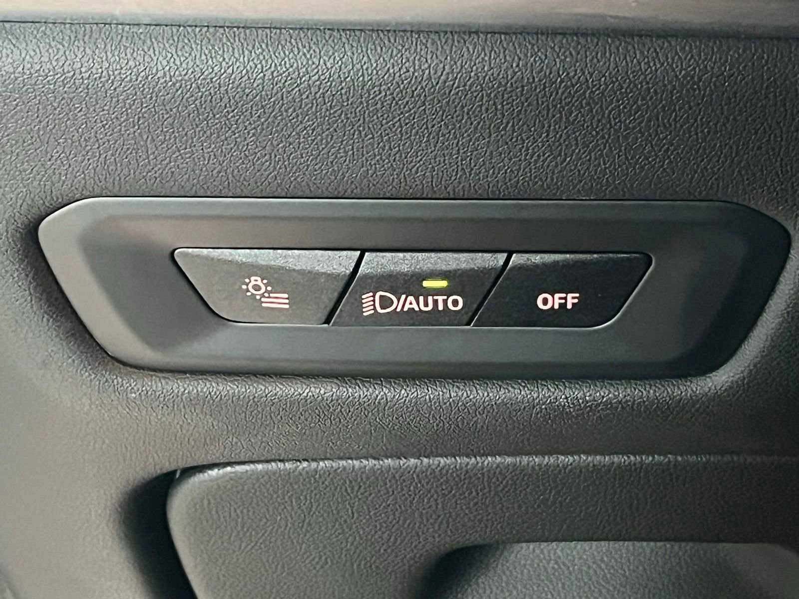 Used 2025 BMW X5 xDrive50e image 33