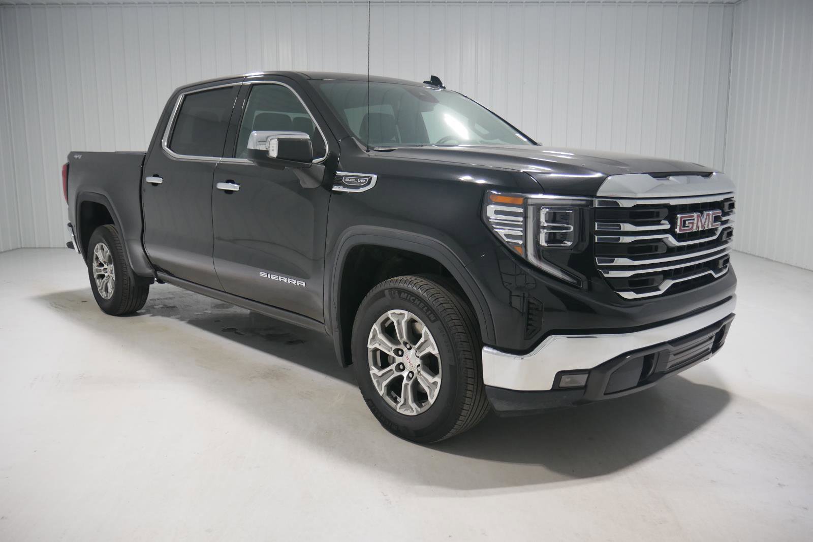 Used 2024 GMC Sierra 1500 SLT image 3