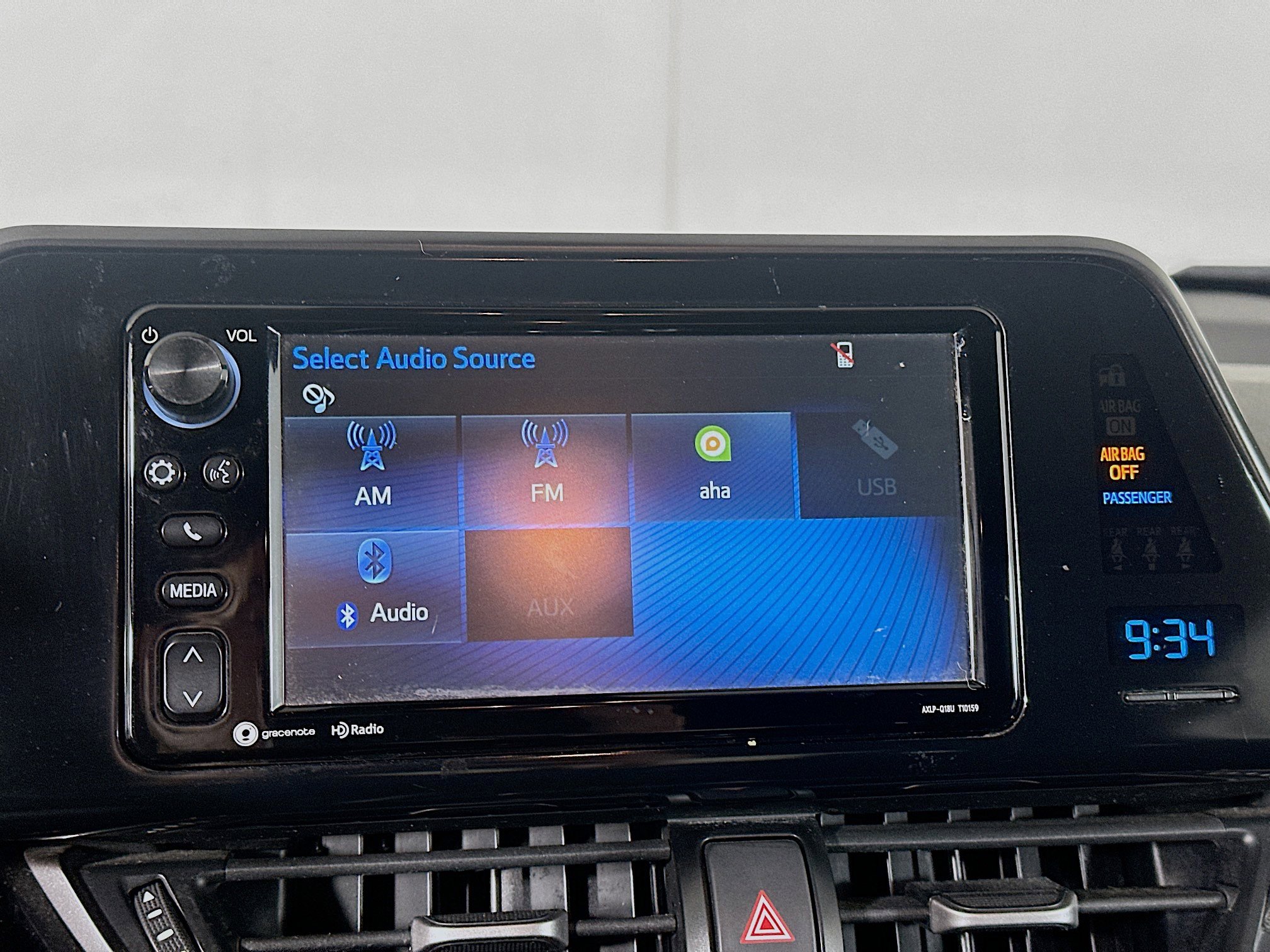 Used 2018 Toyota C-HR XLE FWD image 21