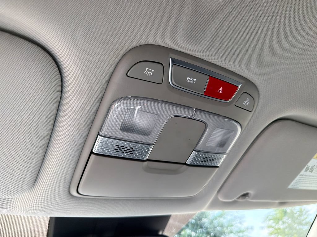 Used 2025 Kia Telluride LX FWD image 31