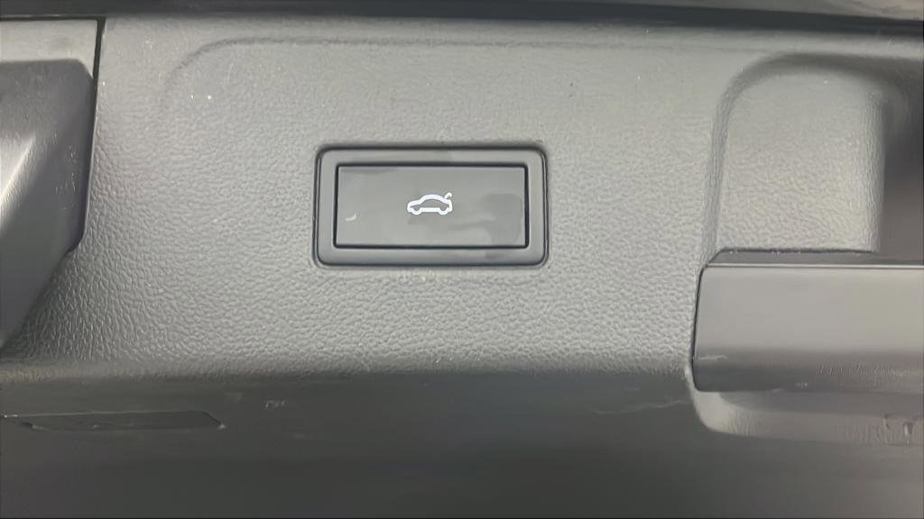 Used 2021 Volkswagen Atlas SEL Premium image 33