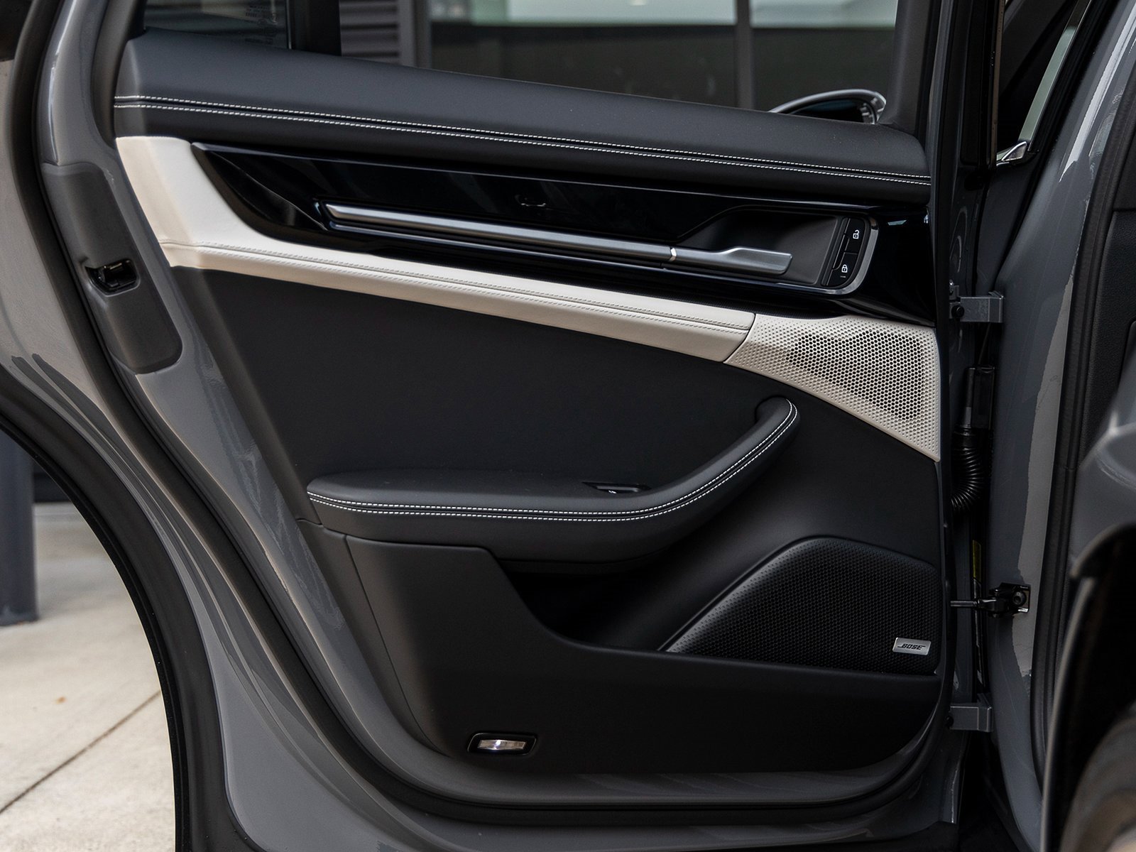 Certified 2025 Porsche Panamera 4 image 33