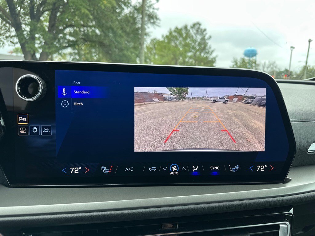 Used 2025 Chevrolet Traverse LT image 19