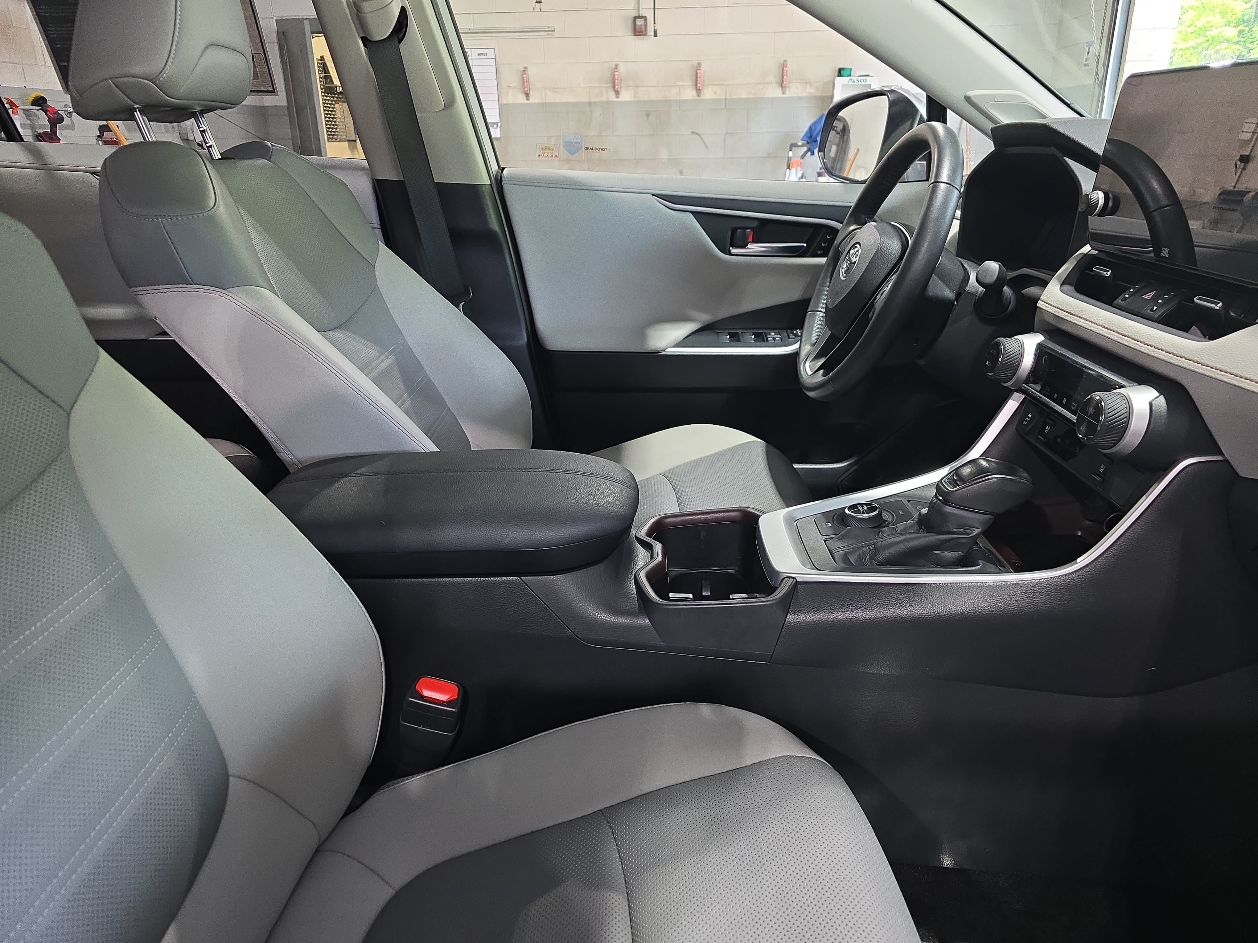 Used 2024 Toyota RAV4 Limited w/ Advanced Technology Package AWD/4WD image 10