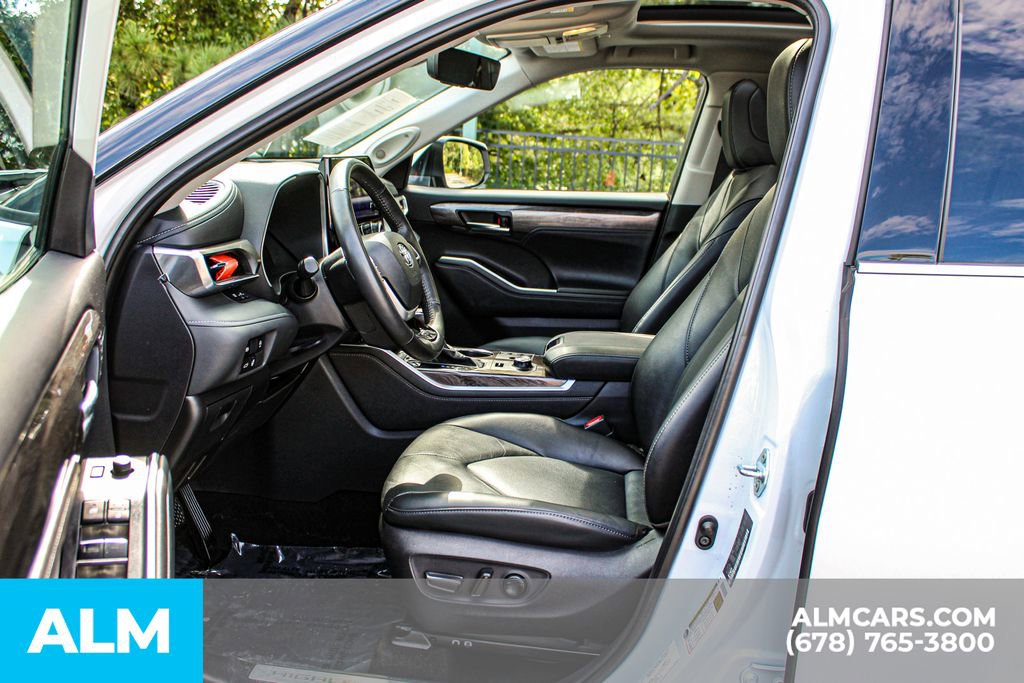 Used 2024 Toyota Highlander Limited image 17